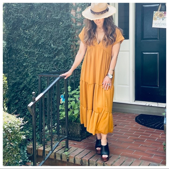 MADE IN ITALY FABULOUS V TIERED MAXI DRESS - Picture 6 of 8